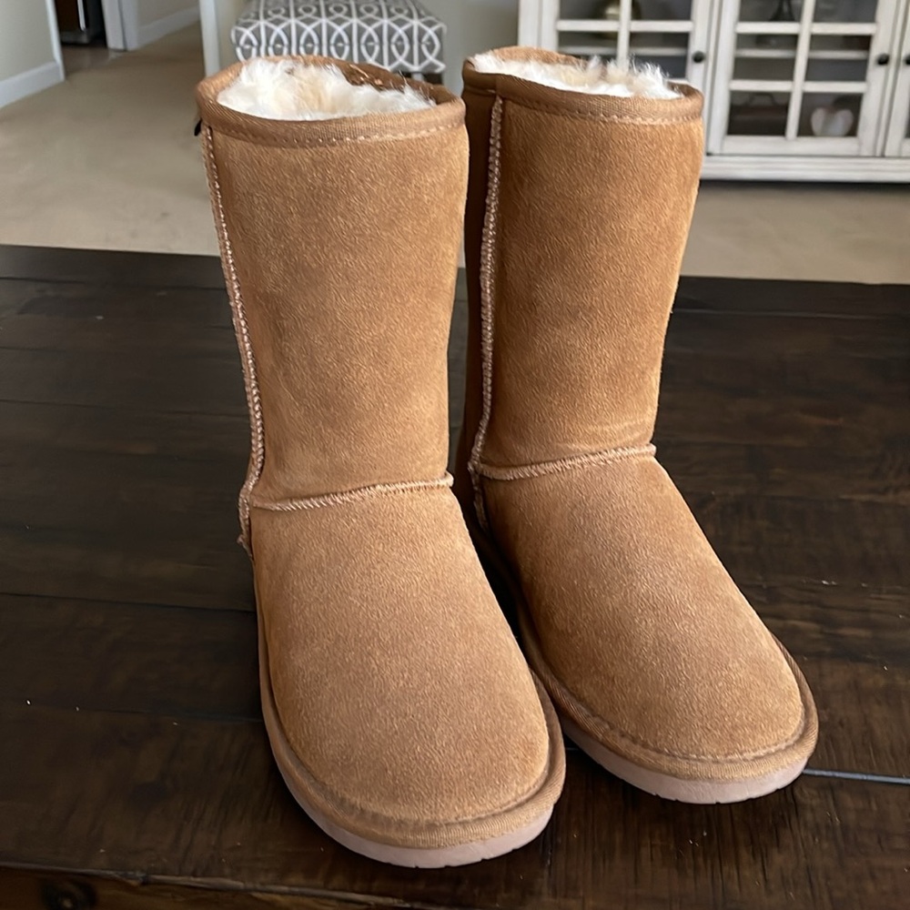 Minnetonka  Women’s  Olympia Suede Boots.  Sheepskin Lining Easy Slip On.  NWOT - Picture 10 of 15